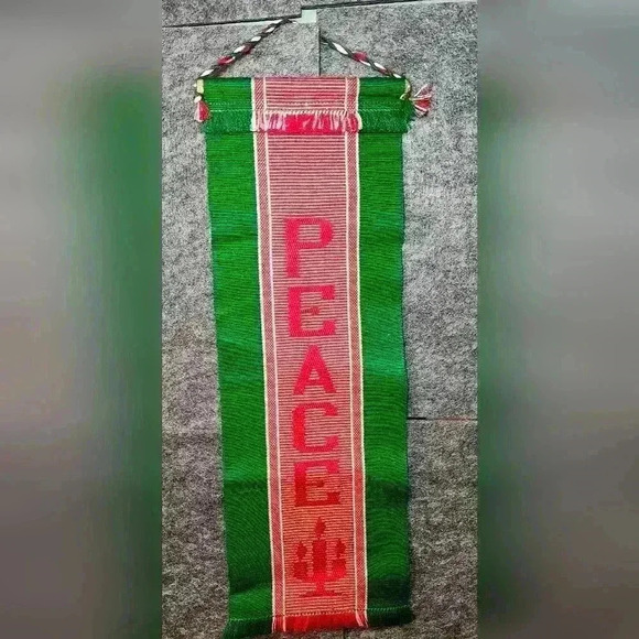 Holiday Wall Hanging PEACE Vintage Red/ Green 16"L x 5.5"W Made In GUATAMALA - Picture 1 of 9